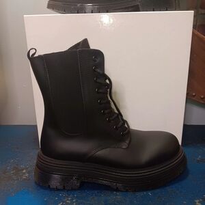 Oroscuro Leather Chunky Black Lace-Up Combat Boot